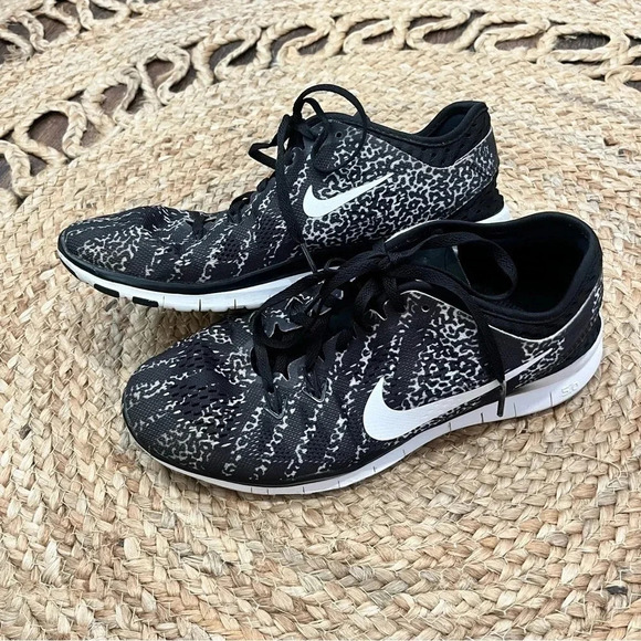 Nike Free 5.0 TR Fit 5 Women's Size 8.5 Black/White Running Shoes 704695-009 - Picture 1 of 6